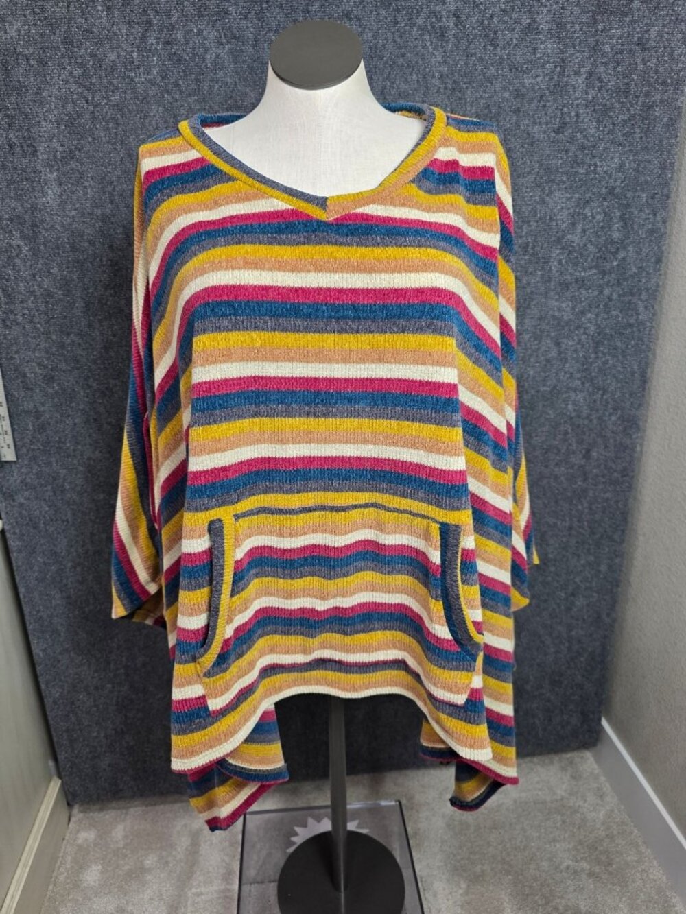 Striped Multicolor Poncho With Front Pockets & V-Neckline One Size 100% Polyeste